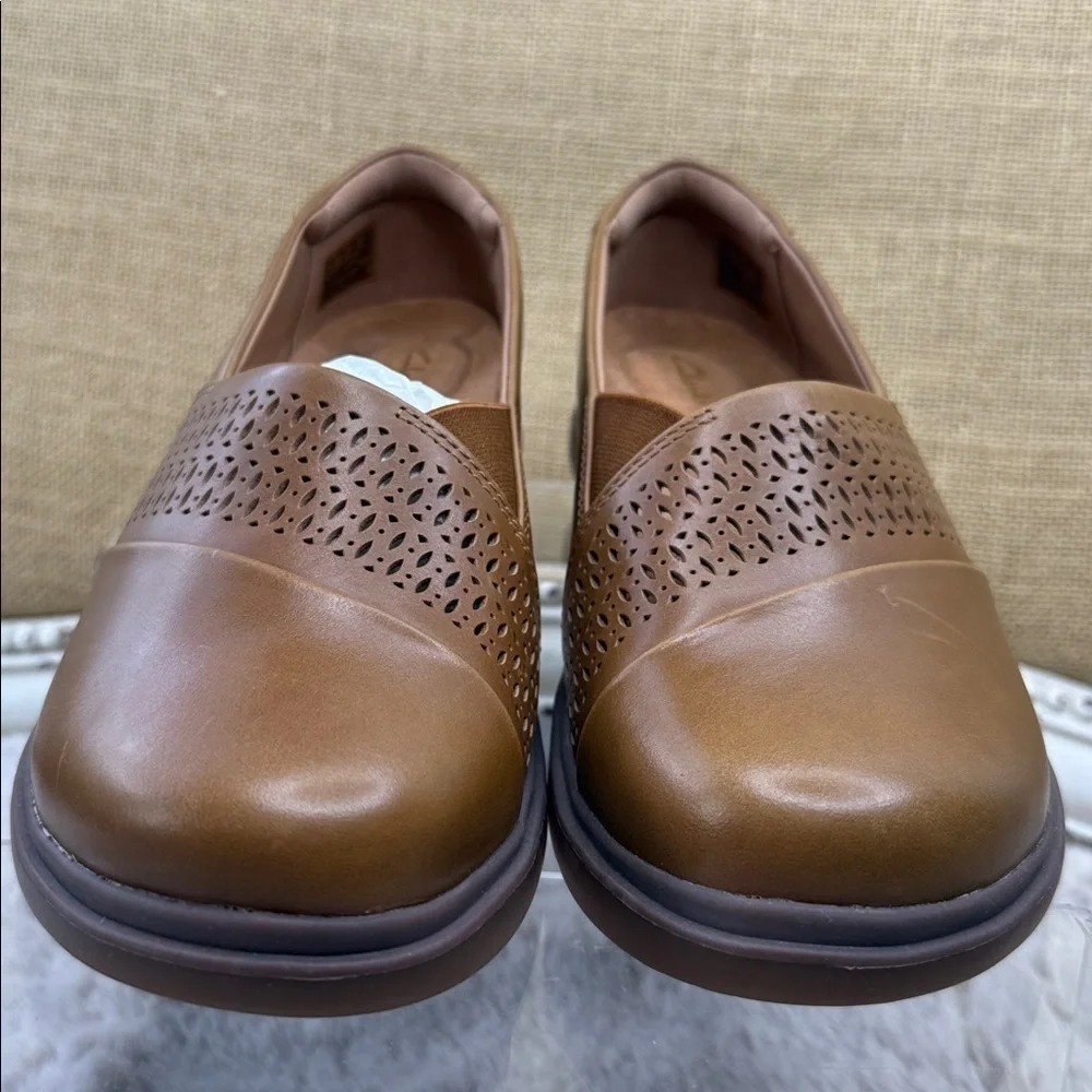 Clarks | Certina Edge Tan Leather Flat, Size 8W, NWT